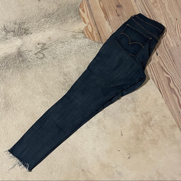 Levi's Raw Edge High Rise Skinny Jeans - Picture 5 of 8